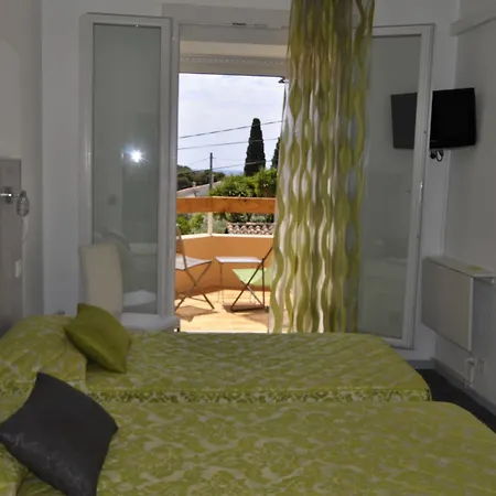 贝尔绿树酒店 2* 邦多勒